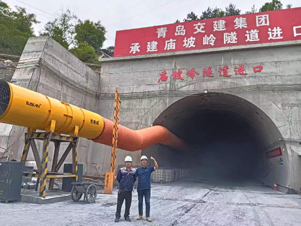 青岛庙坡岭隧道施工现场